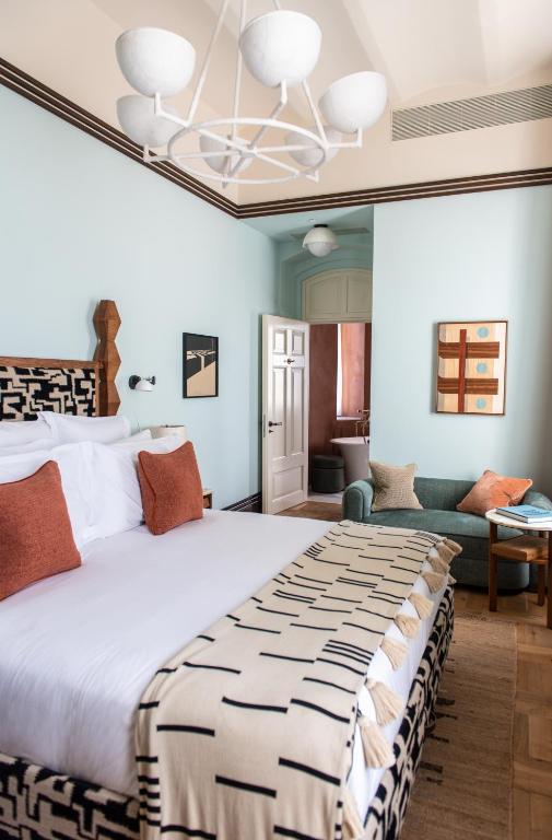 Postel nebo postele na pokoji v ubytování Soho House Tel Aviv