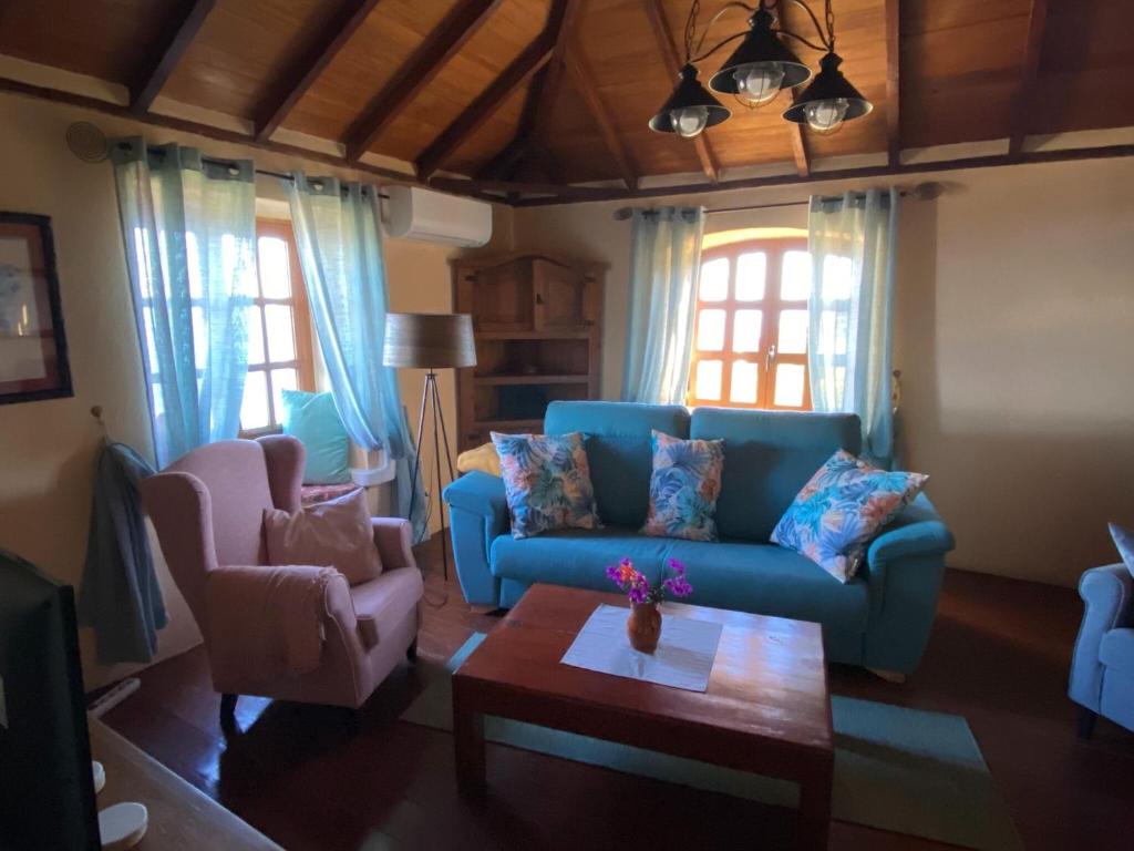 A seating area at Finca La Hoya, El Tanque