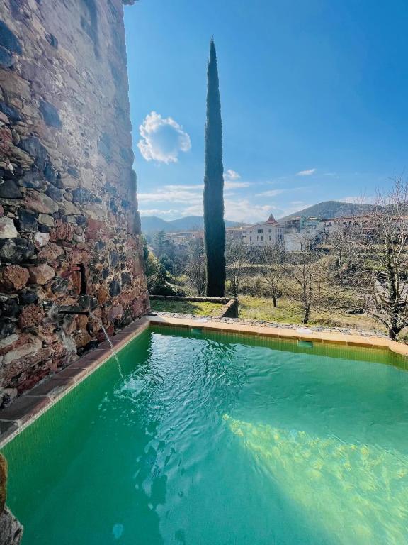Bazén v ubytování Hotel Cal Sastre nebo v jeho okolí