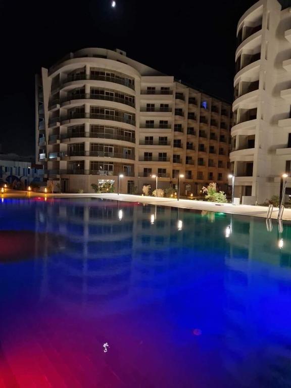 Piscina a The Comfortable palace o a prop
