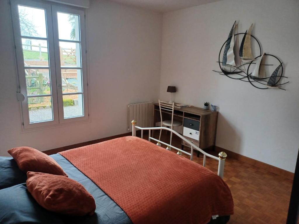 Postel nebo postele na pokoji v ubytování Maison chaleureuse avec terrasse et vue baie