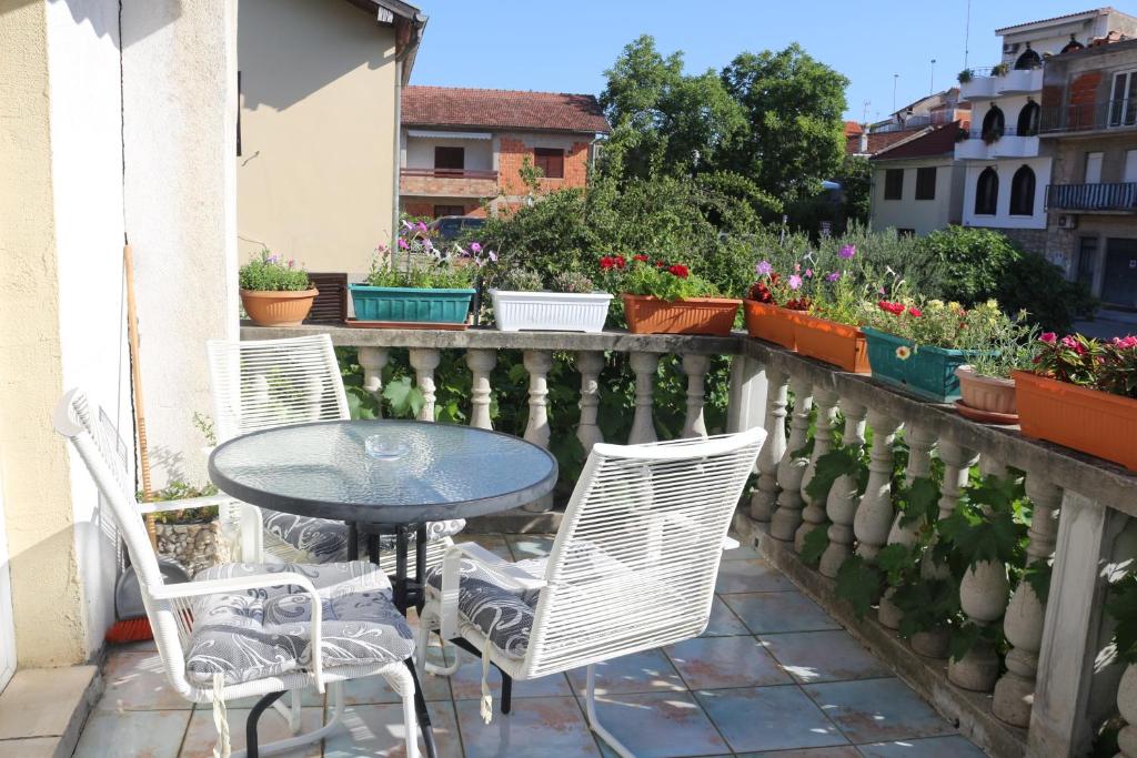 Balkón nebo terasa v ubytování Apartman Zaton