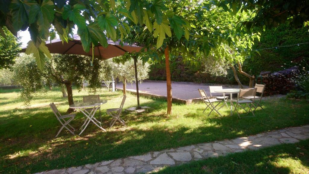 Ogród w obiekcie Cigaléo, Chambre d'hôtes dans le Var
