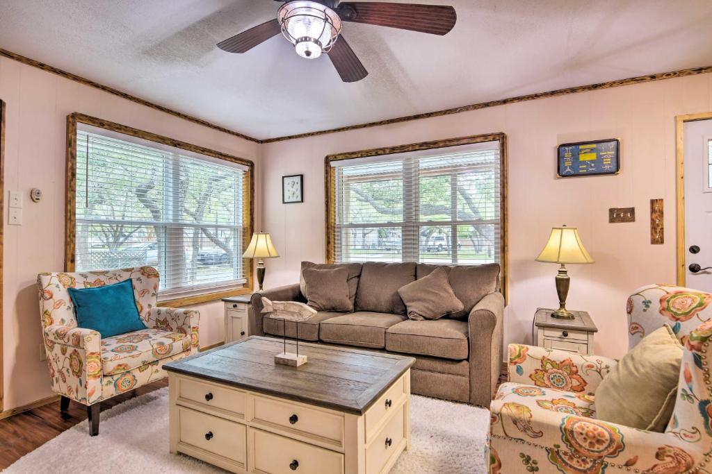 Lovely Fulton Vacation Rental with Picnic Area!, Rockport (updated