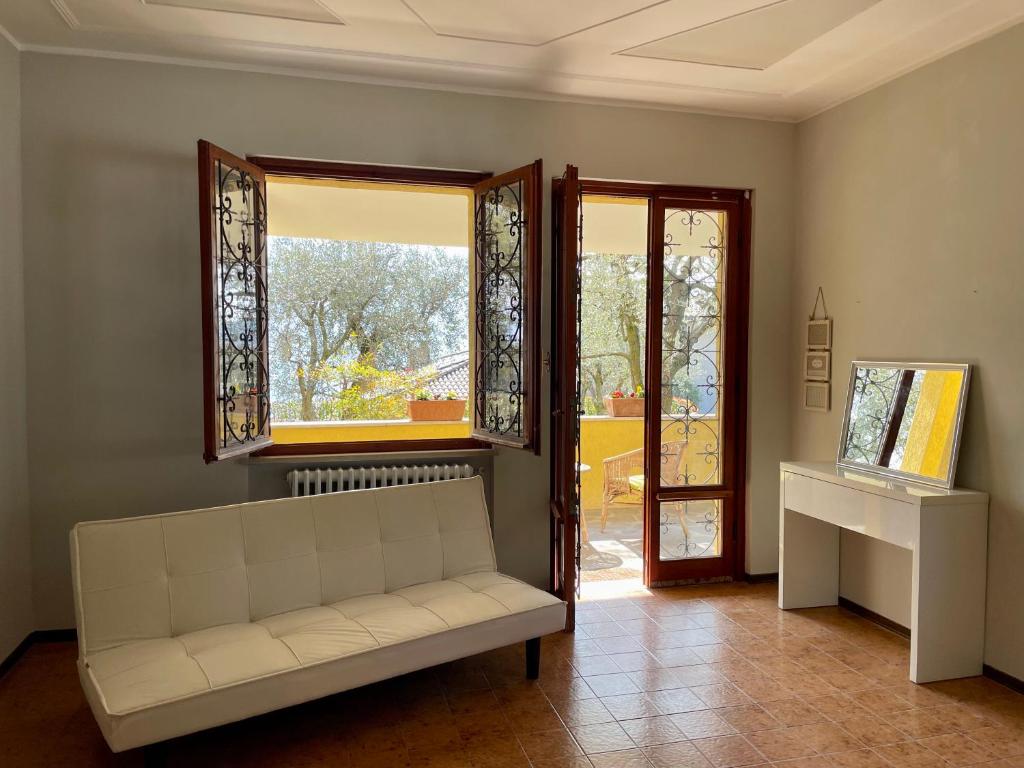Posezení v ubytování Sarnico giardino sul lago