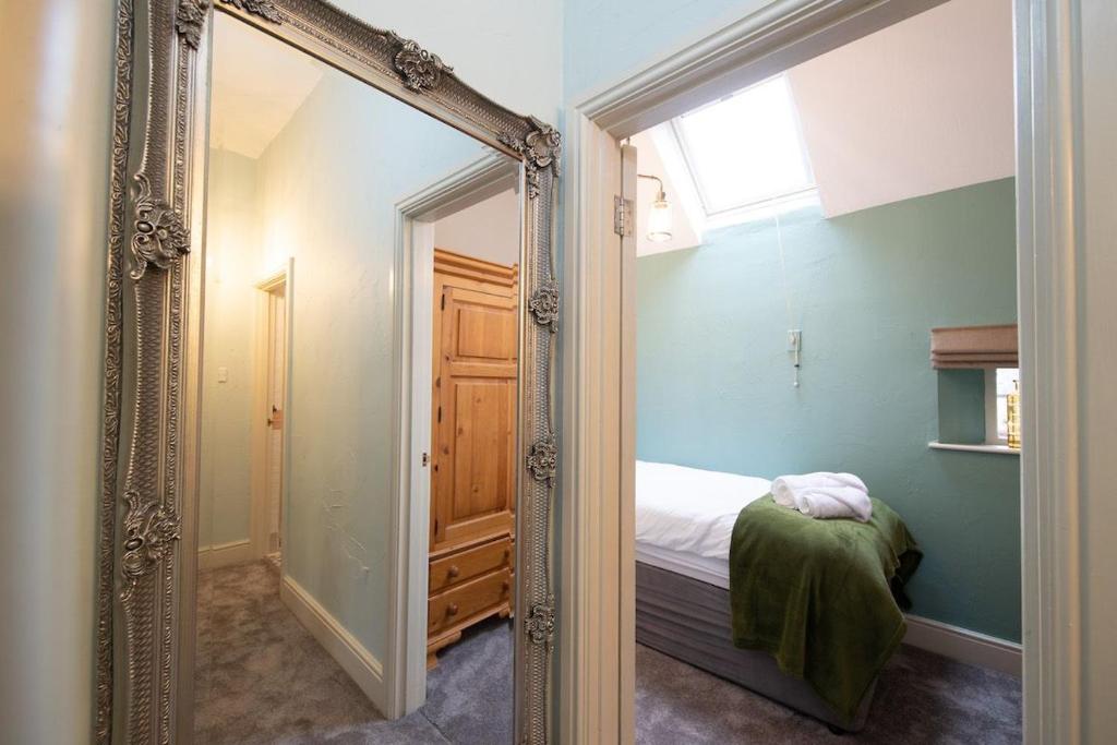 Postel nebo postele na pokoji v ubytování Mycock Cottage