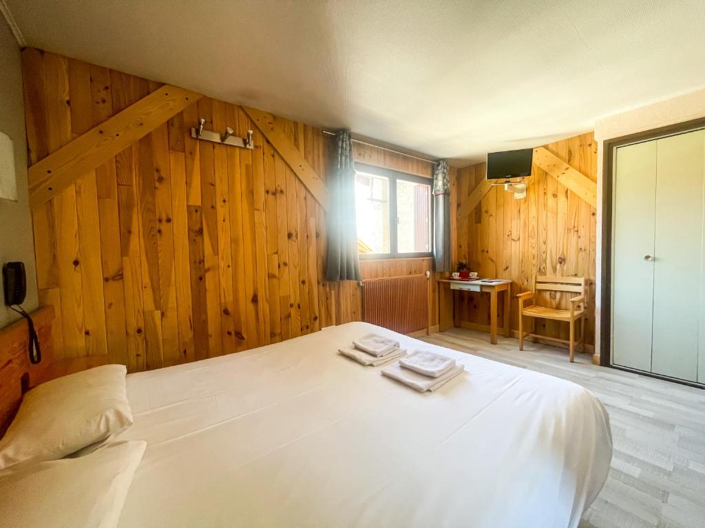 Postel nebo postele na pokoji v ubytování Atmosphere Hotel