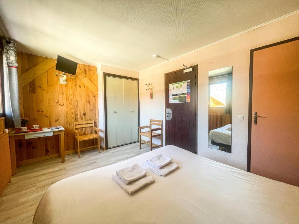 Postel nebo postele na pokoji v ubytování Atmosphere Hotel