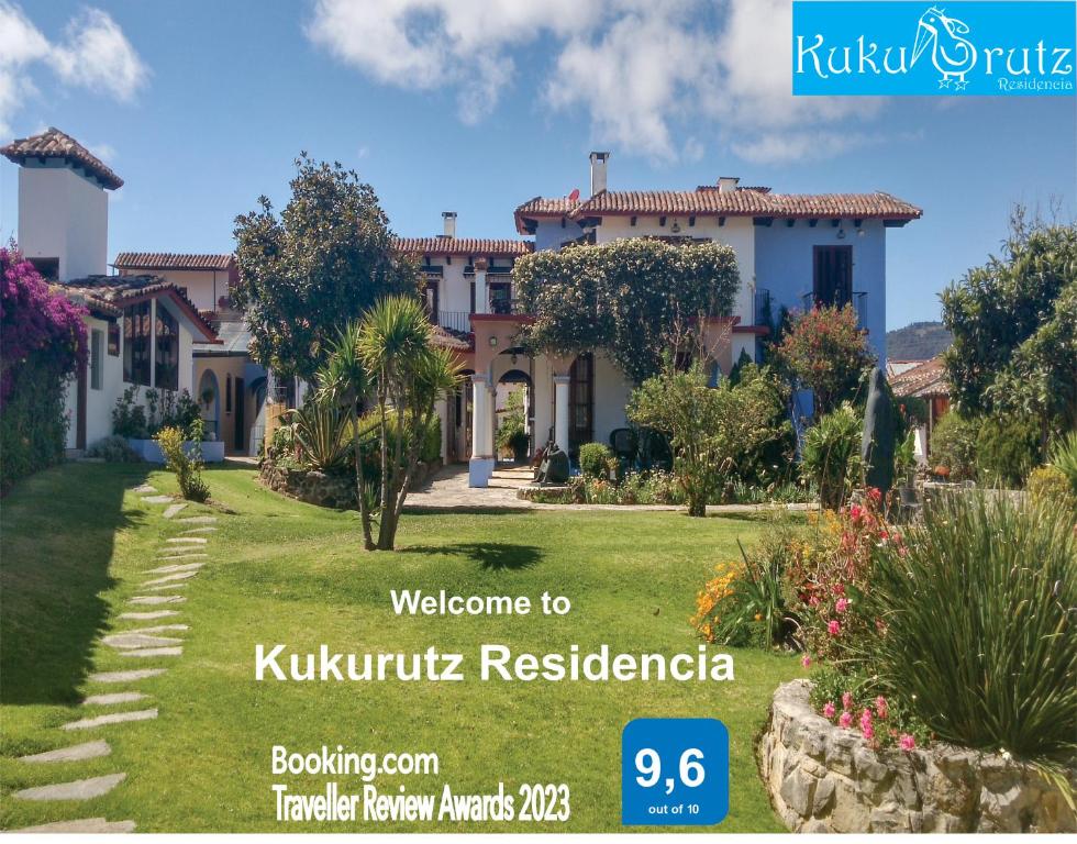 uma villa nos subúrbios de kikuyu com um jardim em Kukurutz Residencia em San Cristóbal de Las Casas