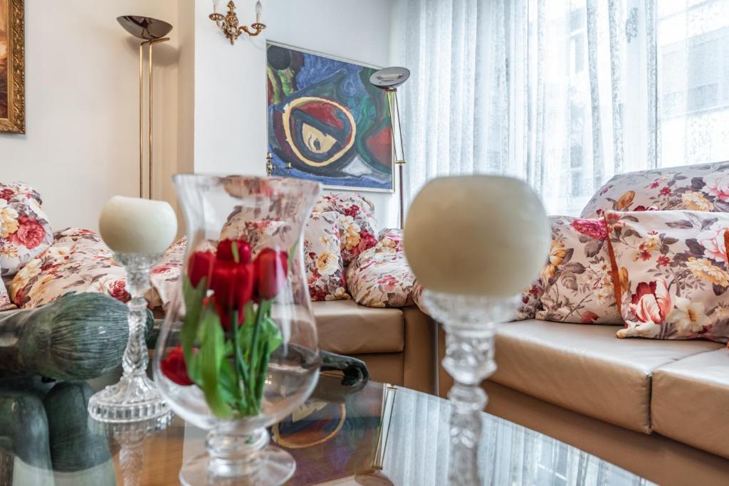 Vintage and warm 2BR apartament in Tirana - Image 9
