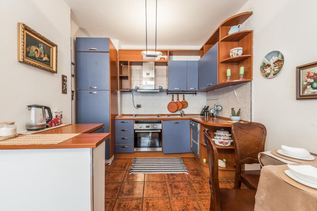 Vintage and warm 2BR apartament in Tirana - Image 8