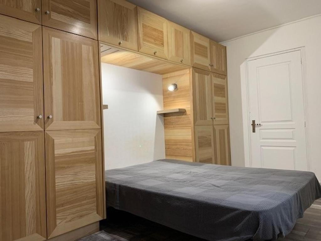 Posteľ alebo postele v izbe v ubytovaní Magnifique T2 avec balcon et animaux admis - FR-1-503-143