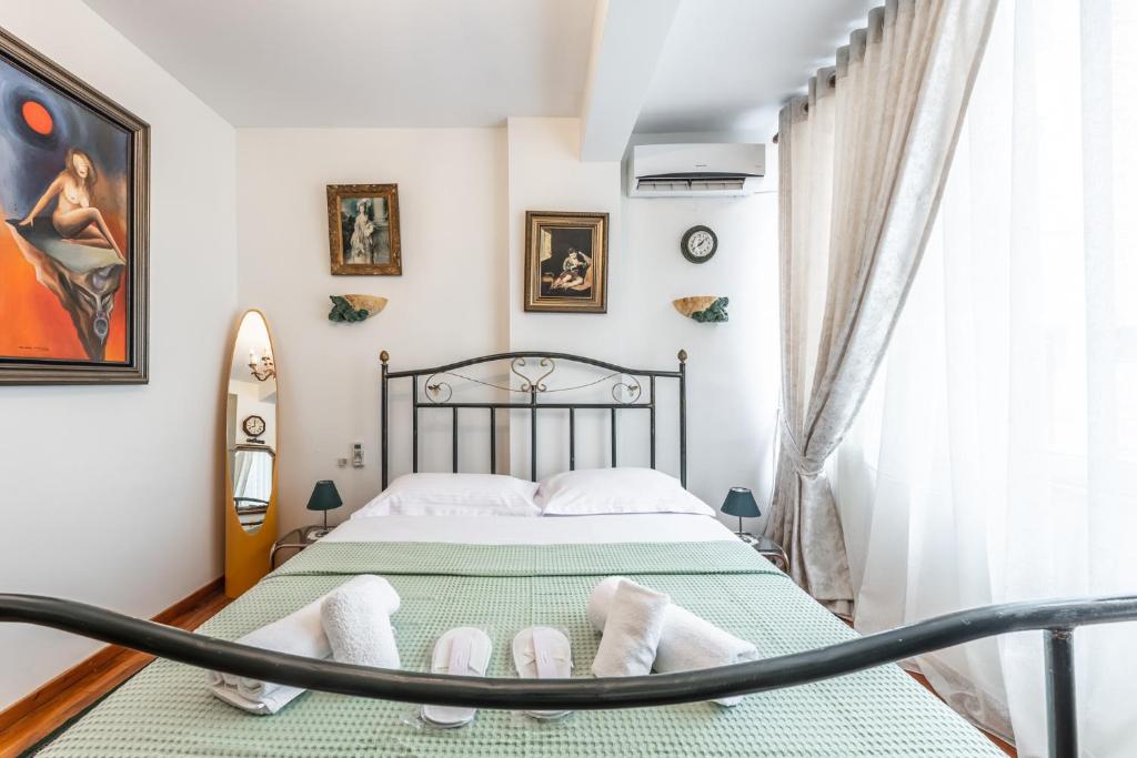 Vintage and warm 2BR apartament in Tirana - Image 6