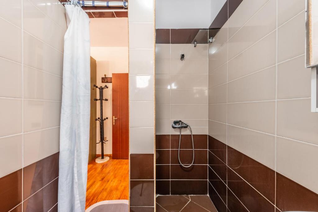 Vintage and warm 2BR apartament in Tirana - Image 7