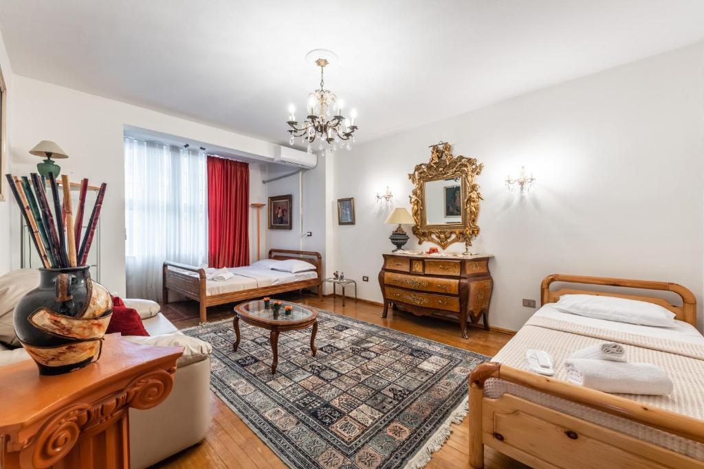 Vintage and warm 2BR apartament in Tirana - Image 2
