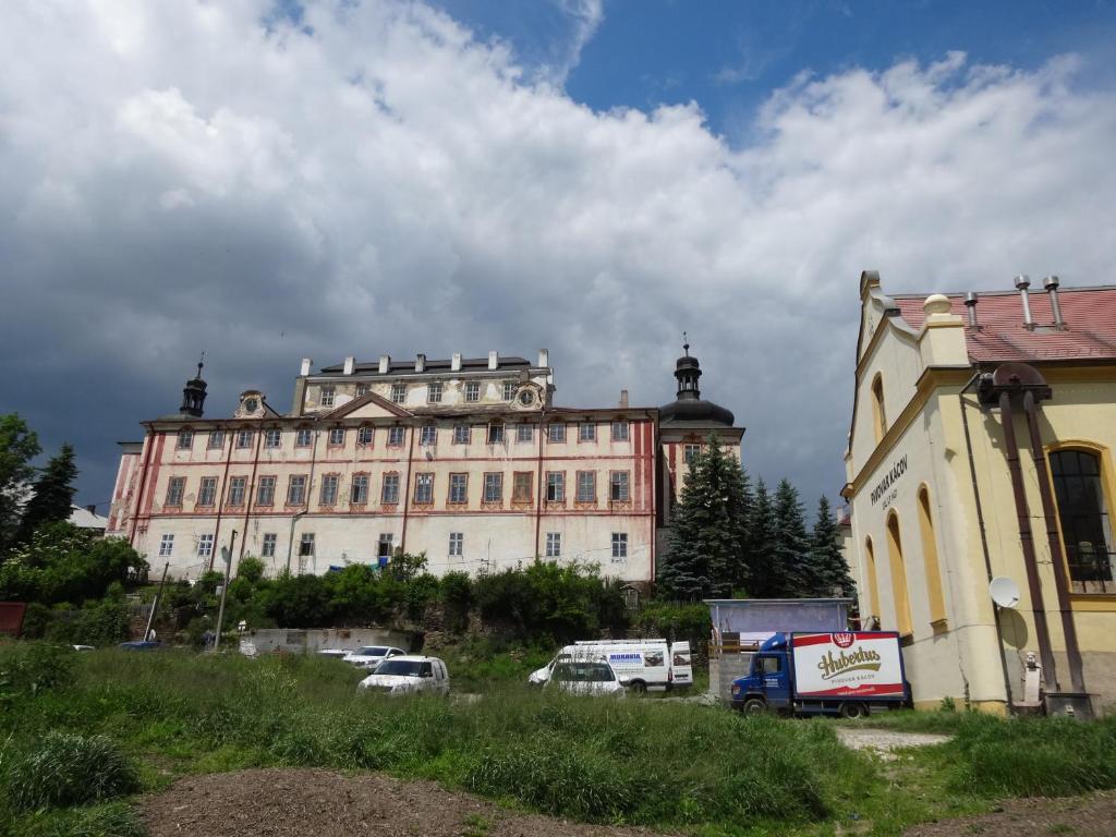 Budova, kde se penzion – hostinec nachází
