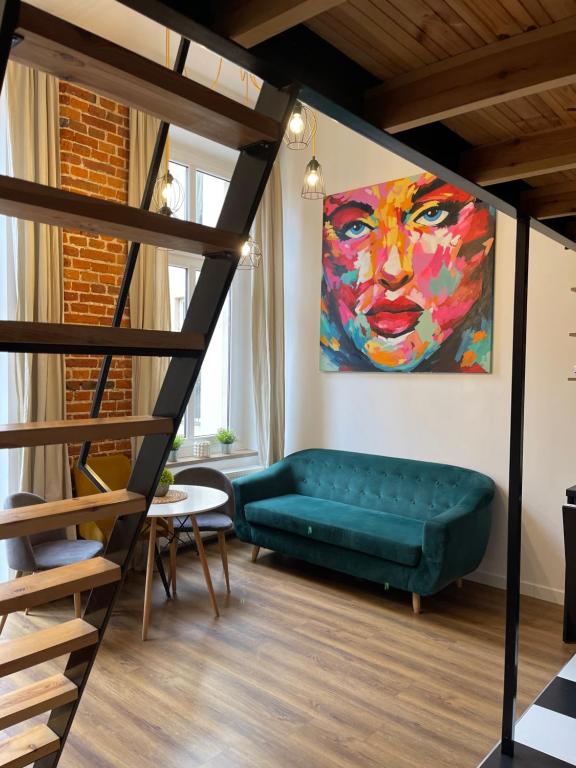 Posedenie v ubytovaní Urokliwy loft w NCŁ kamienica Vabank 34