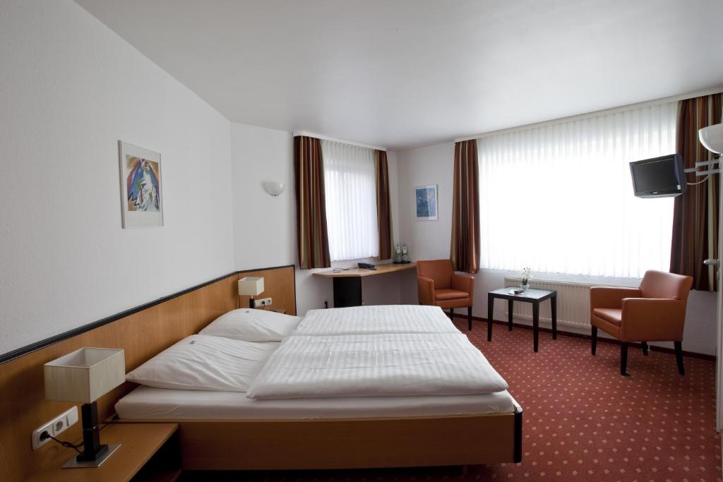 Postel nebo postele na pokoji v ubytování Hotel Am Braunen Hirsch