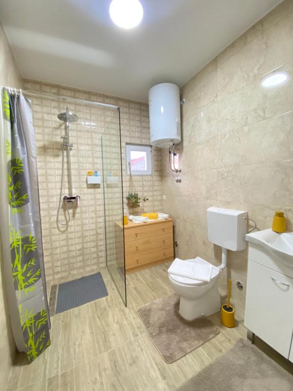 Gold Apartments - 16