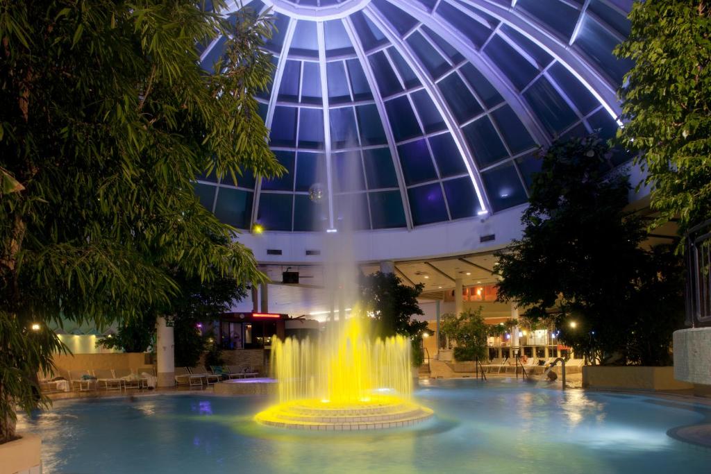Bazén v ubytování Vital Hotel Westfalen Therme Wellness Resort & SPA nebo v jeho okolí