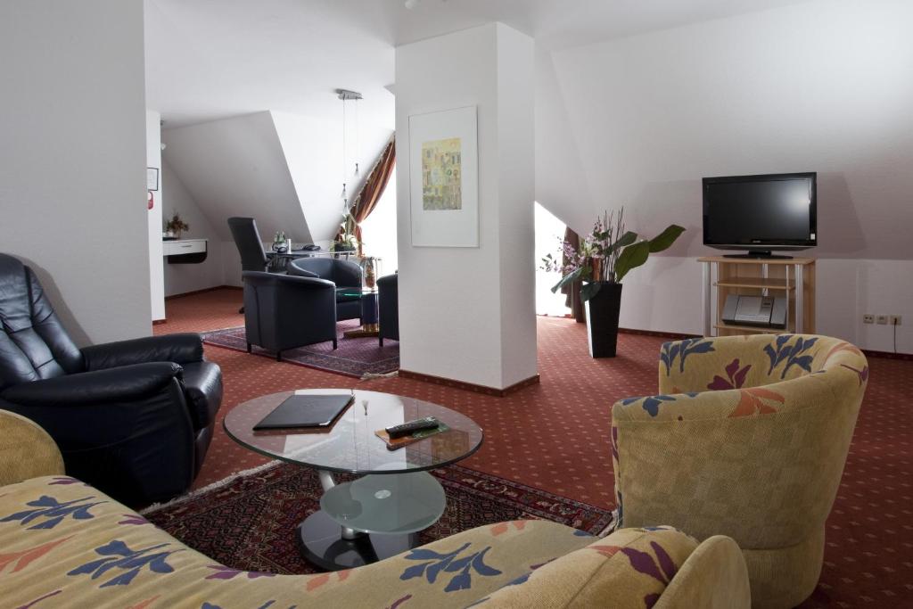 TV a/nebo společenská místnost v ubytování Hotel Am Braunen Hirsch