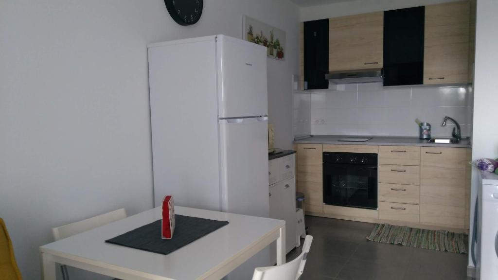 Kuchyň nebo kuchyňský kout v ubytování Los Arcos 304, Puerto del Carmen Lanzarote
