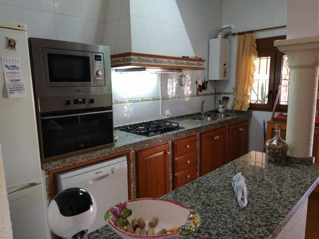 Kuchyňa alebo kuchynka v ubytovaní Villa Atlaymar