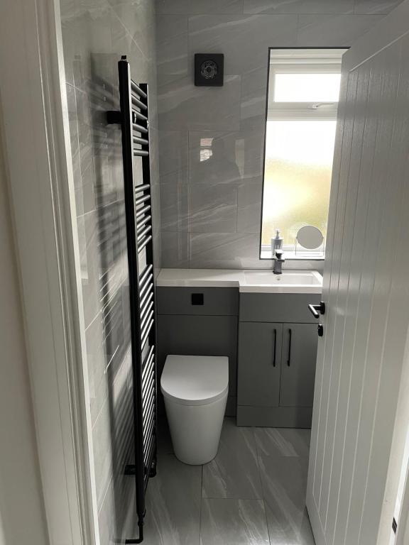 Koupelna v ubytování VA Home Stay - Close to Luton Airport, M1 & A505