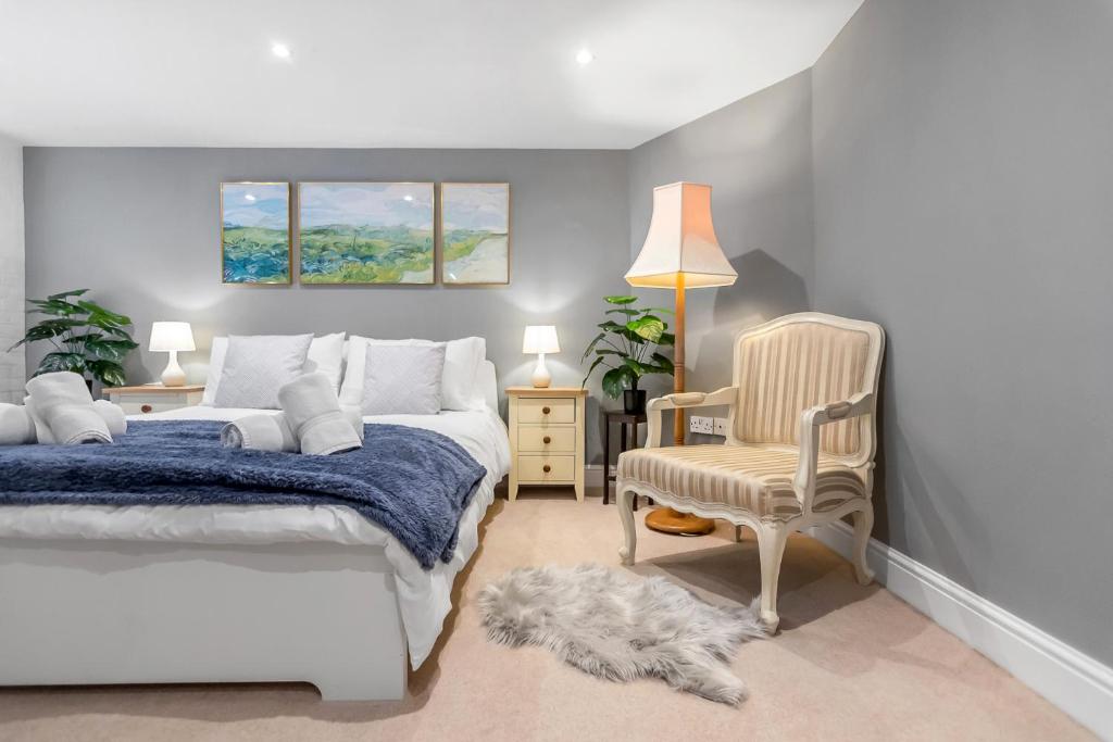 Voodi või voodid majutusasutuse Stylish Apartment Near Norwich Cathedral & Castle toas