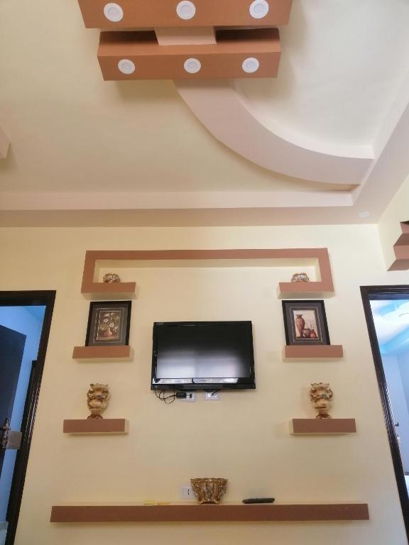 TV a/nebo společenská místnost v ubytování Leen Guest House