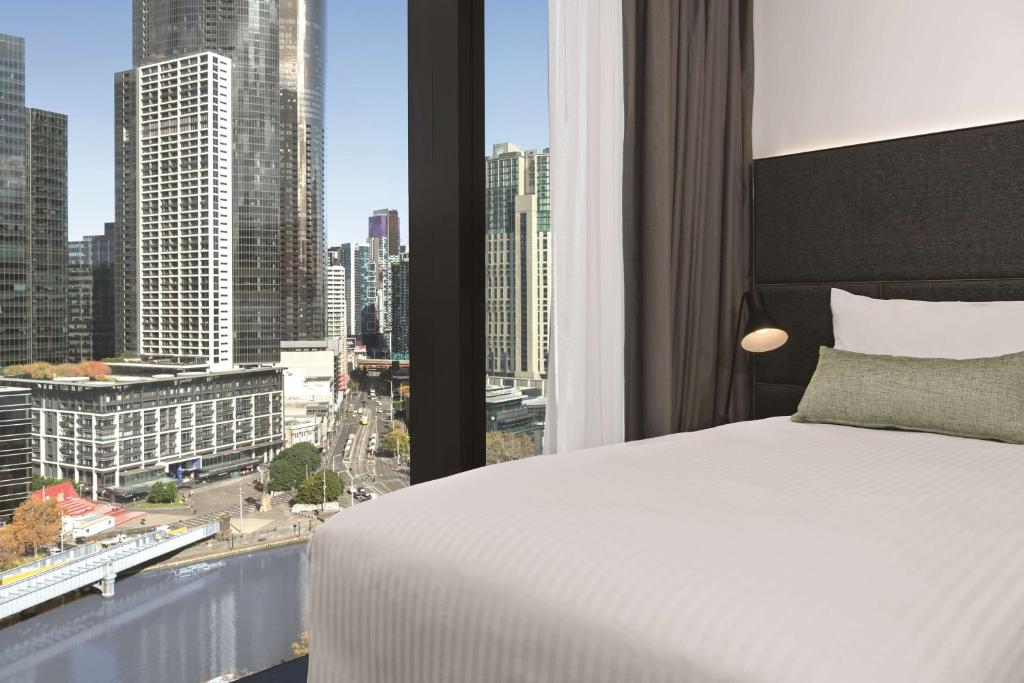 Postel nebo postele na pokoji v ubytování Vibe Hotel Melbourne