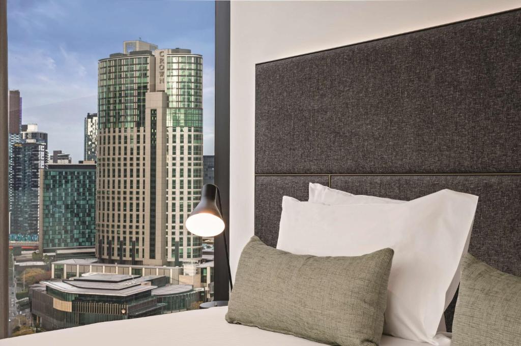 Postel nebo postele na pokoji v ubytování Vibe Hotel Melbourne