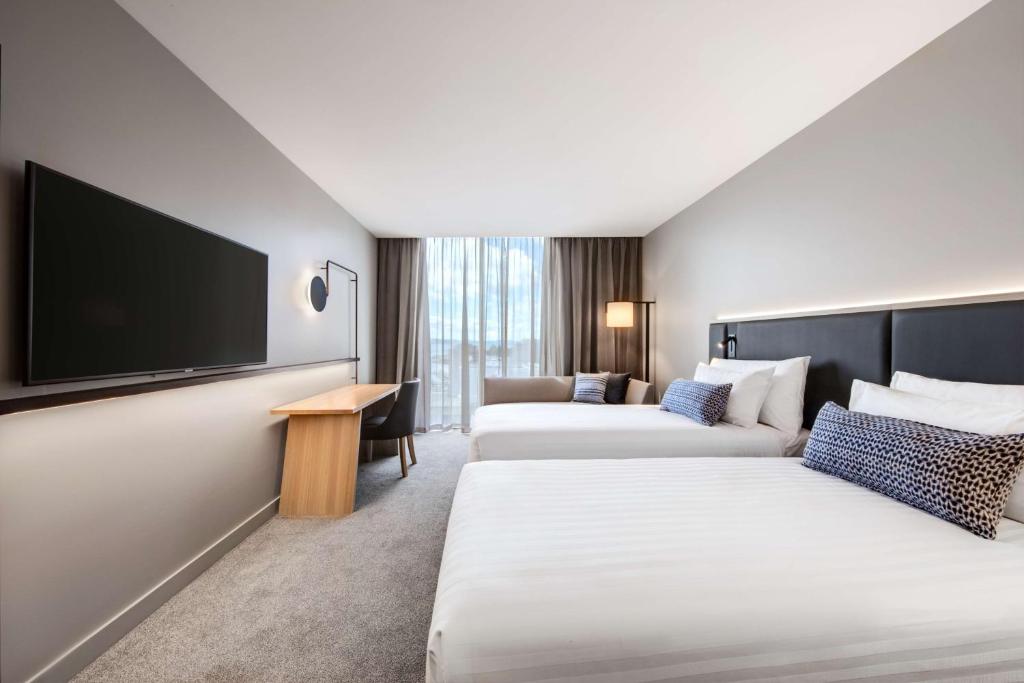 Postel nebo postele na pokoji v ubytování Vibe Hotel Hobart