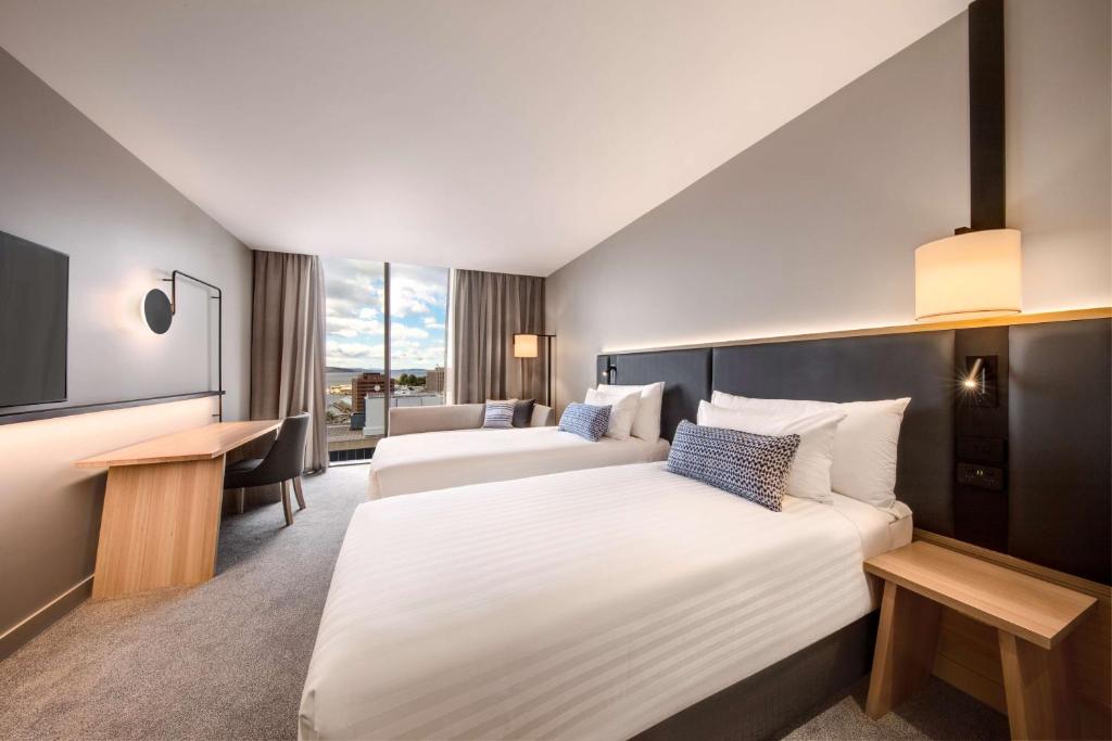 Postel nebo postele na pokoji v ubytování Vibe Hotel Hobart