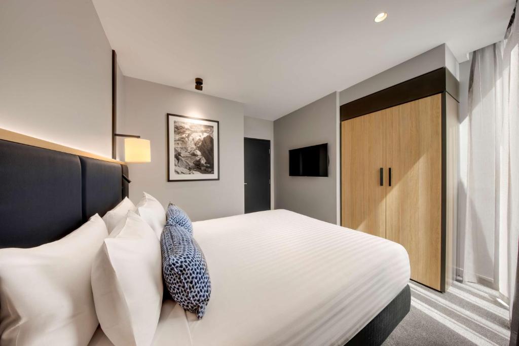 Postel nebo postele na pokoji v ubytování Vibe Hotel Hobart