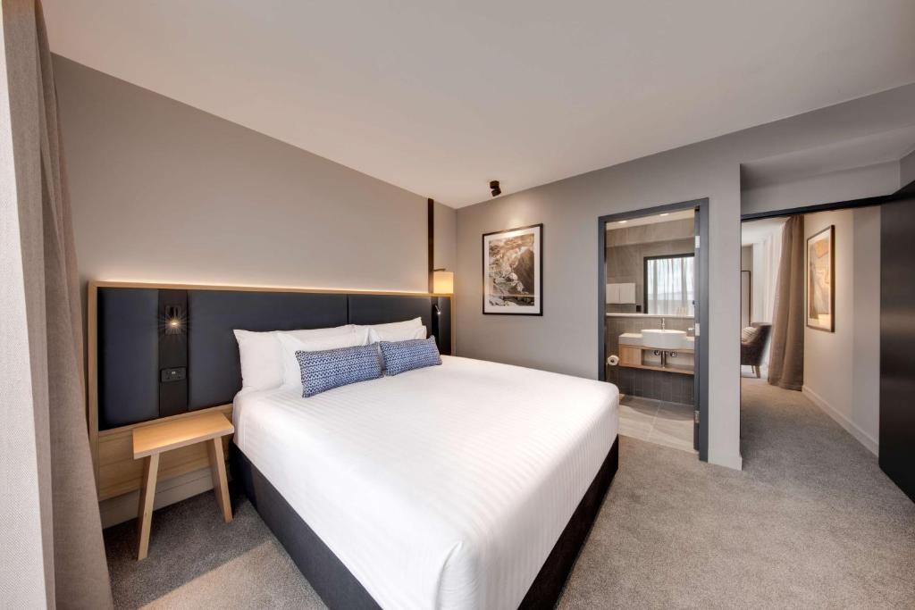 Postel nebo postele na pokoji v ubytování Vibe Hotel Hobart