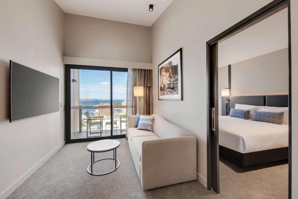 Postel nebo postele na pokoji v ubytování Vibe Hotel Hobart