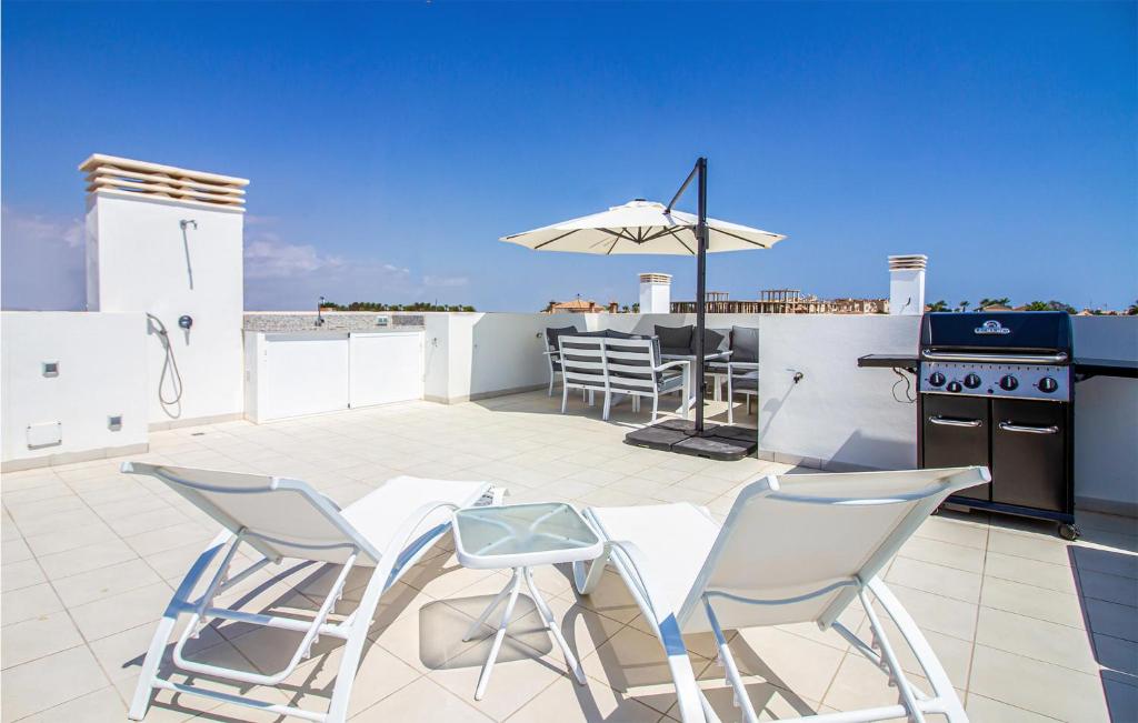 Balkón nebo terasa v ubytování 4 Bedroom Awesome Home In Los Alcázares
