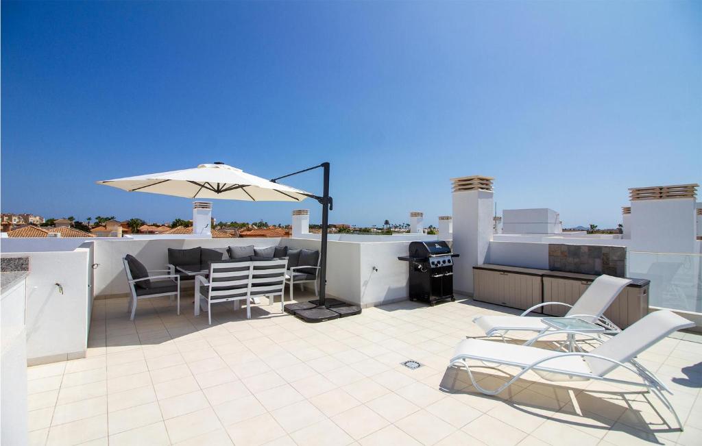 Balkón nebo terasa v ubytování 4 Bedroom Awesome Home In Los Alcázares