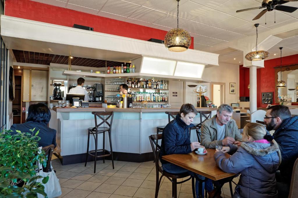 Gallery image of Contact Hôtel du Commerce et son restaurant Côte à Côte in Autun
