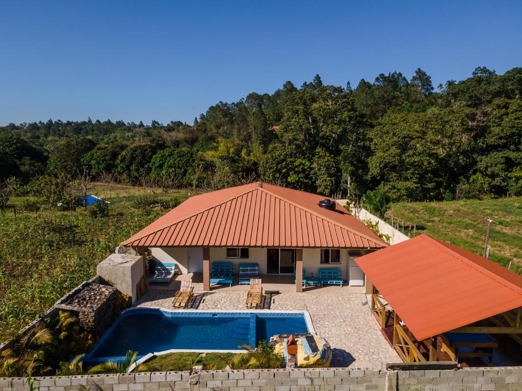 Bazén v ubytování Sunflower village villa girasoles nebo v jeho okolí