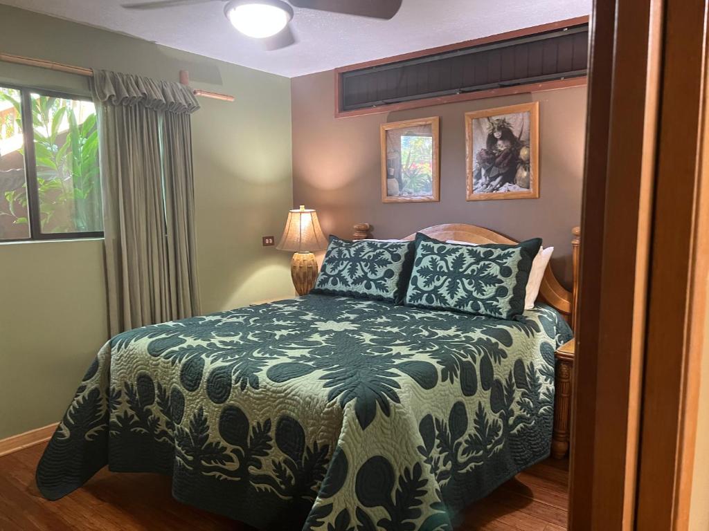 Letto o letti in una camera di Maui What a Wonderful World Bed & Breakfast