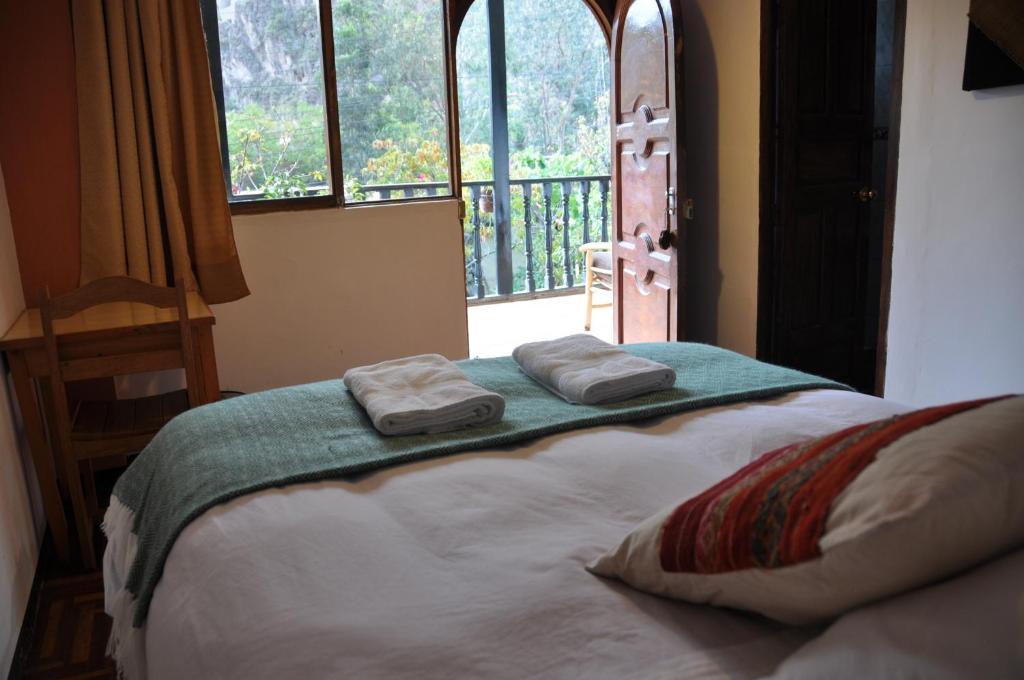 Postel nebo postele na pokoji v ubytování Las Orquideas Ollantaytambo