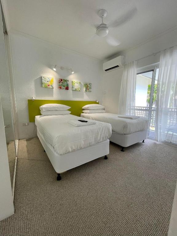 Postel nebo postele na pokoji v ubytování Reef Resort Villas Port Douglas