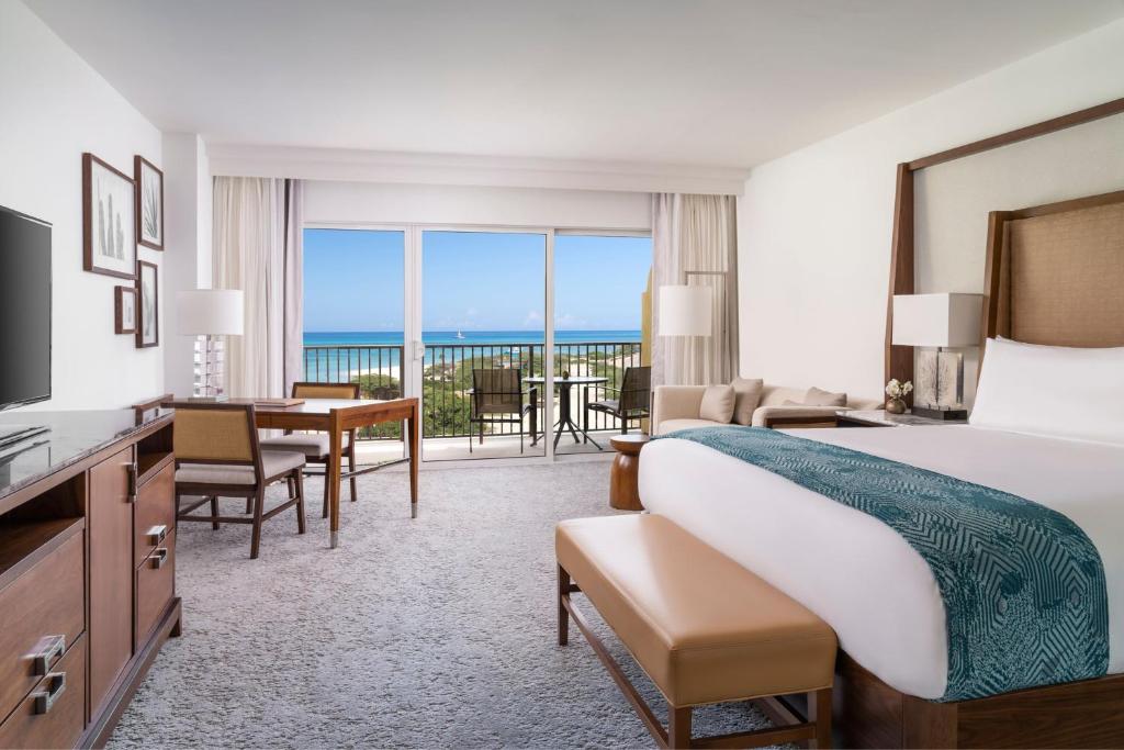 Cama ou camas em um quarto em The Ritz-Carlton, Aruba