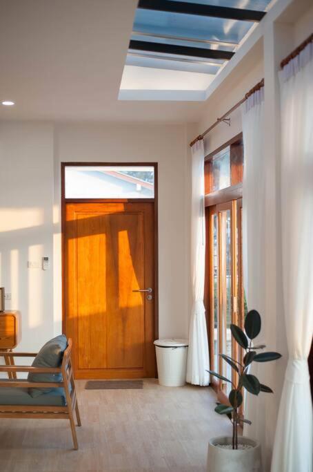 Posezení v ubytování Chao Sam Ran Pool Villa Phetchaburi หาดเจ้าสำราญ เพชรบุรี ราคาสำหรับ 8 ท่าน