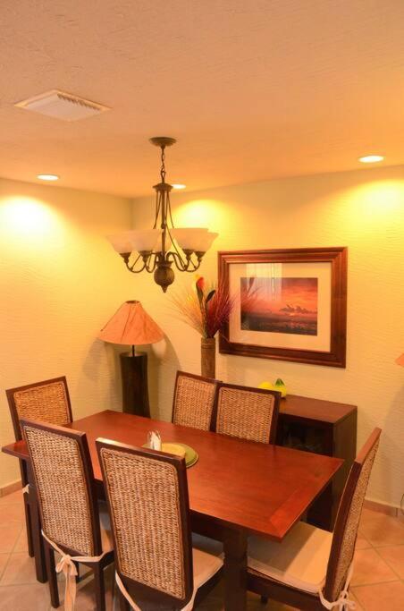 Foto sihtkohas French Harbor asuva majutusasutuse Condo Unit 131! Stay with us !!! galeriist