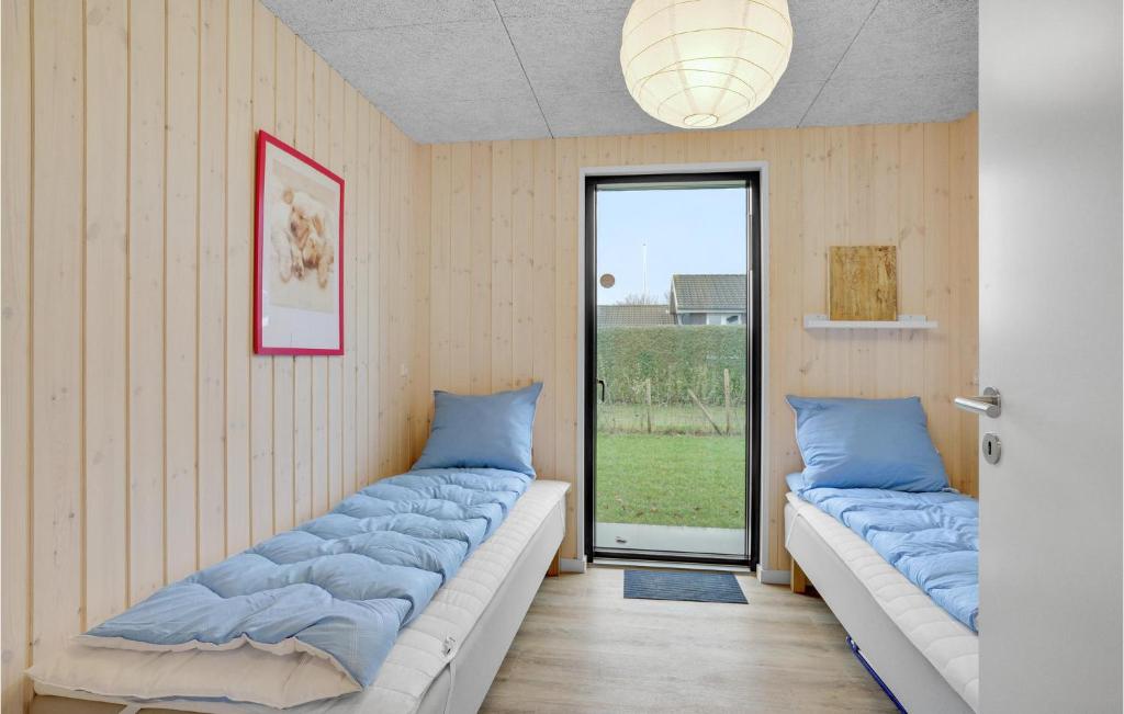Postel nebo postele na pokoji v ubytování Awesome Home In Haderslev With Sauna