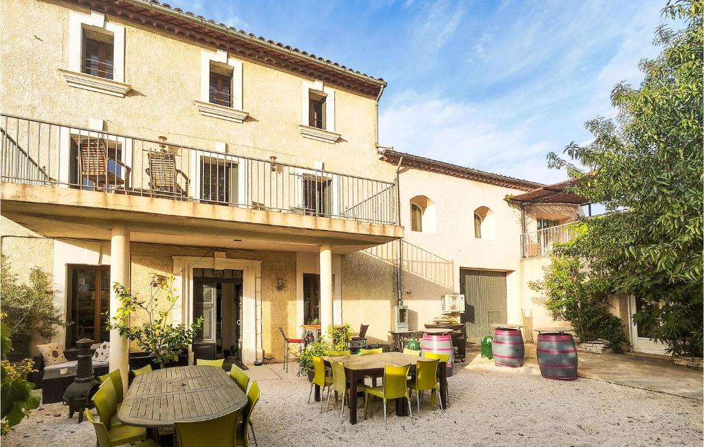 Budova, kde se prázdninový dům nachází