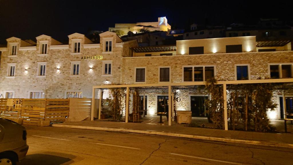 Budova, v ktorej sa apartmán nachádza